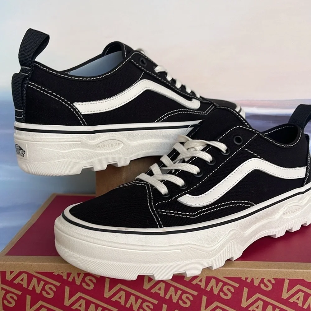 Vans WMNS Sentry Old Skool (Canvas) Black/Marshmallow
VN0A5KR3VQE
Sneakers - Picture 9 of 16